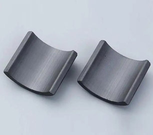 Arc ferrite magnet