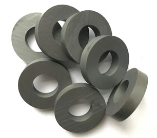 Circular permanent ferrite magnet